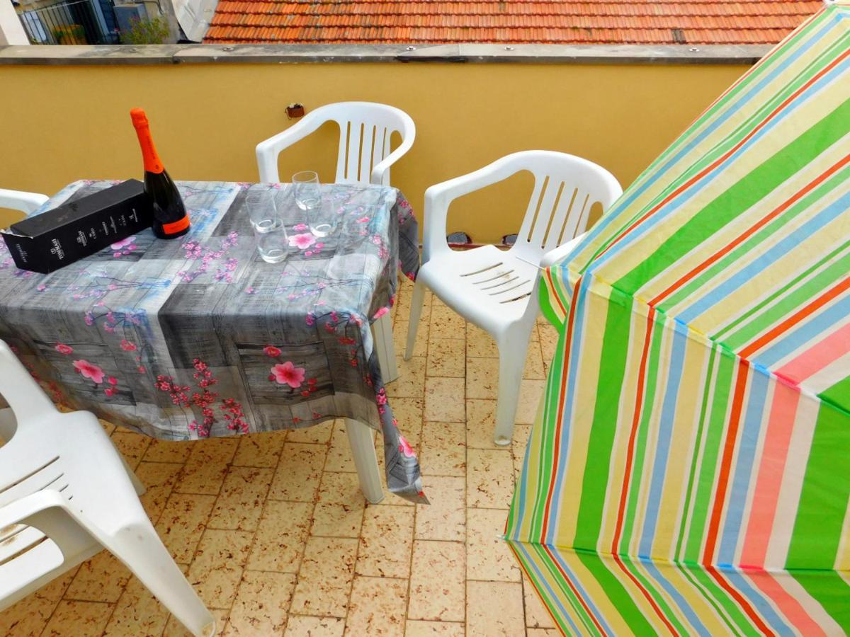 Terrazza Attrezzata, Леванто Экстерьер фото